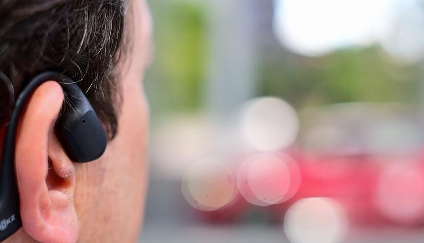 In diesem Jahr sind beim Berlin-Marathon erstmals Open-Ear-Kopfhörer für die Breitensportlerinnen und Breitensportler erlaubt. (Symbolbild) In diesem Jahr sind beim Berlin-Marathon erstmals Open-Ear-Kopfhörer für die Breitensportlerinnen und Breitensportler erlaubt. (Symbolbild)