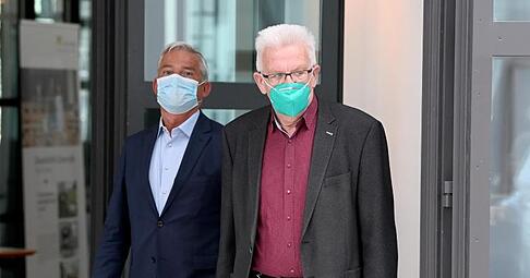 Innenminister Thomas Strobl (l, CDU) und Ministerpr&auml;sident Winfried Kretschmann (B90/Gr&uuml;ne).