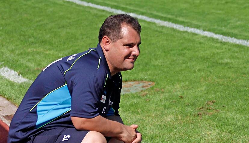 Trainer Thorsten Schift schaut mit Vorfreude auf das Spiel gegen den Zweitligisten VfB Stuttgart. Mit seinen Sportfreunden Schwäbisch Hall hat er diese Saison das Ziel unter die Top-Drei der Verbandsliga zu kommen. Foto: Marc Schmerbeck