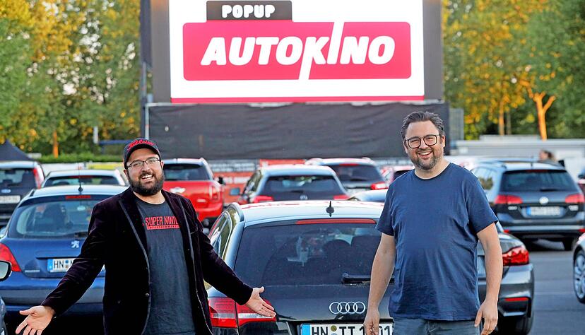 Die Filmemacher bei der Premiere von "Faustdick" im Pop-up-Autokino auf der Theresienwiese: Antonio Fernandes Lopes (links) und Andreas Kröneck.
Foto: Ralf Seidel