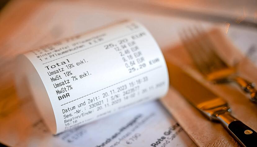 Die schlechte Wirtschaftslage und der Fachkräftemangel machen Gastronomen aktuell zu schaffen. Zusätzlich belastet die Branche die Rückkehr zum alten Mehrwertsteuersatz.