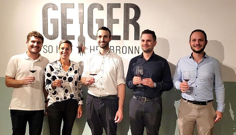 Bei der KI-Weinverkostung auf dem Heilbronner Weindorf traf digitale Beratung durch Vinolin auf die Expertise einer Sommelière – ein Highlight für Weinliebhaber und Technikinteressierte. Bei der KI-Weinverkostung auf dem Heilbronner Weindorf traf digitale Beratung durch Vinolin auf die Expertise einer Sommelière – ein Highlight für Weinliebhaber und Technikinteressierte.