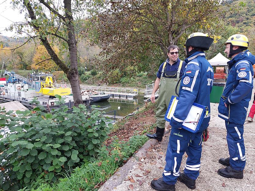 Bei der Bergung sind Kräfte des THW …