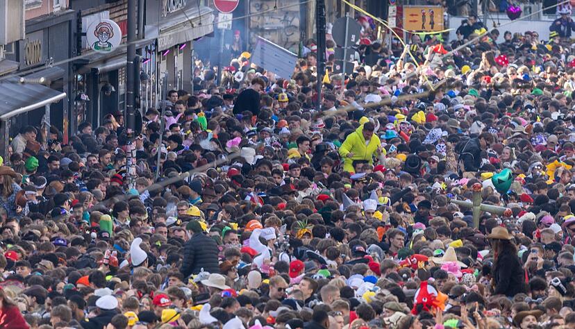 Das Z&uuml;lpicher Viertel in K&ouml;ln war schnell wieder prall gef&uuml;llt mit Menschen.