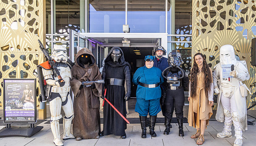 An diesem Wochenende, 5. und 6. April , öffnet das Bikiniartmuseum in Bad Rappenau seine Tore für eine außergewöhnliche Reise in ferne Galaxien.