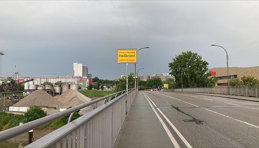 Die Gewitterwolke verlässt gegen 18.15 Uhr Heilbronn und zieht Richtung Heidelberg weiter – das Unwetter ist überstanden. Die Gewitterwolke verlässt gegen 18.15 Uhr Heilbronn und zieht Richtung Heidelberg weiter – das Unwetter ist überstanden.