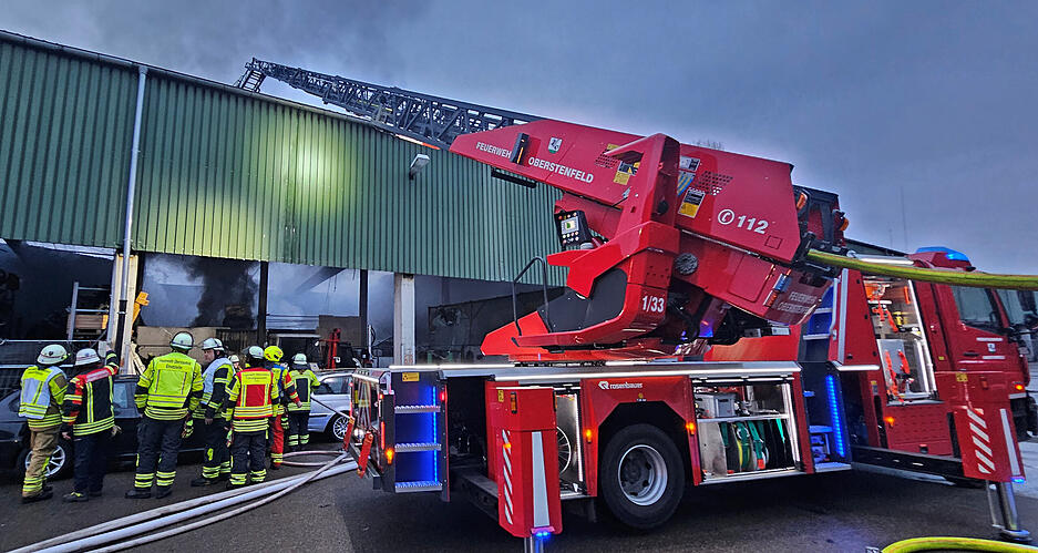 Die Feuerwehr war mit einem Gro&szlig;aufgebot in Oberstenfeld im Einsatz.