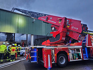 Die Feuerwehr war mit einem Gro&szlig;aufgebot in Oberstenfeld im Einsatz.