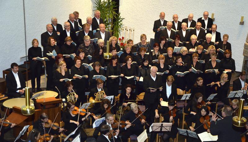 Ein Klangerlebnis boten Sänger und Instrumentalisten in der Vaterunser-Kirche in Affaltracht dem Publikum.
Foto: Hans Posovszky Ein Klangerlebnis boten Sänger und Instrumentalisten in der Vaterunser-Kirche in Affaltracht dem Publikum.
Foto: Hans Posovszky