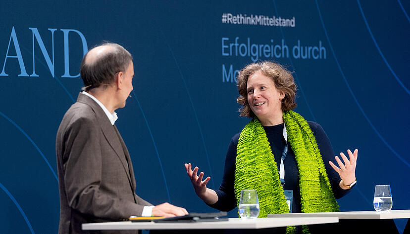 Meline von Brentano vom Software-Unternehmen Palantir berichtete im Gespräch mit Zeit-Herausgeber Uwe Jean Heuser von Beispielen aus ihrem Alltag, bei denen Künstliche Intelligenz Prozesse beschleunigt hat. Meline von Brentano vom Software-Unternehmen Palantir berichtete im Gespräch mit Zeit-Herausgeber Uwe Jean Heuser von Beispielen aus ihrem Alltag, bei denen Künstliche Intelligenz Prozesse beschleunigt hat.