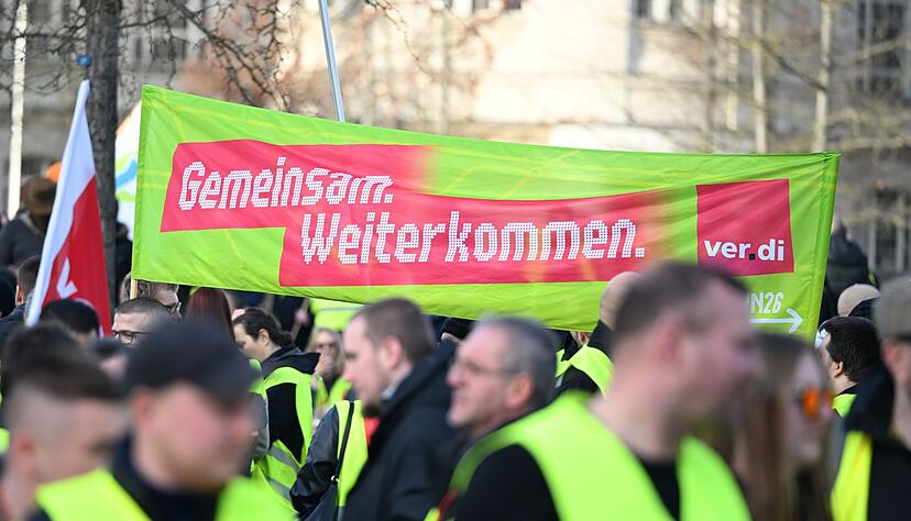 Der deutschlandweite Warnstreik dauert je nach Region bis in die Nacht auf Samstag oder in die Nacht auf Sonntag.