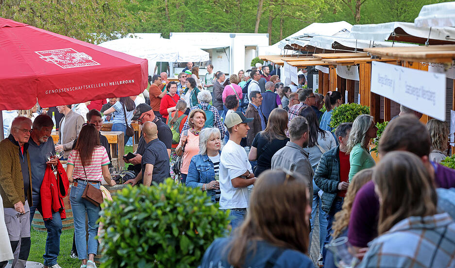 Noch bis Sonntag k&ouml;nnen Besucher die entspannte Stimmung bei "Wein am See" am Breitenauer See bei Obersulm genie&szlig;en.