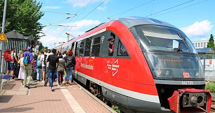 Weniger Verbindungen, aber mehr Passagiere: In Zeiten des 9-Euro-Tickets ärgern gestrichene Zugfahrten wohl noch mehr Menschen als sonst.
Foto: Archiv/Hachenberg