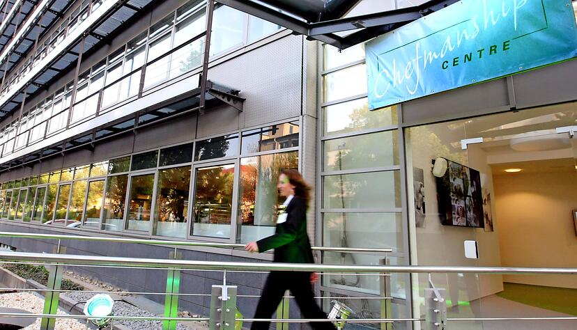 1998 hatte Unilever sechs Millionen Euro in eine neue Schauküche investiert, die Chefmanship-Center getauft wurde. Sie wurde von Entwicklern und der Großverbrauchersparte gemeinsam genutzt. Bald werden beide Sparten weg sein. Foto: Archiv/Sawatzki 1998 hatte Unilever sechs Millionen Euro in eine neue Schauküche investiert, die Chefmanship-Center getauft wurde. Sie wurde von Entwicklern und der Großverbrauchersparte gemeinsam genutzt. Bald werden beide Sparten weg sein. Foto: Archiv/Sawatzki