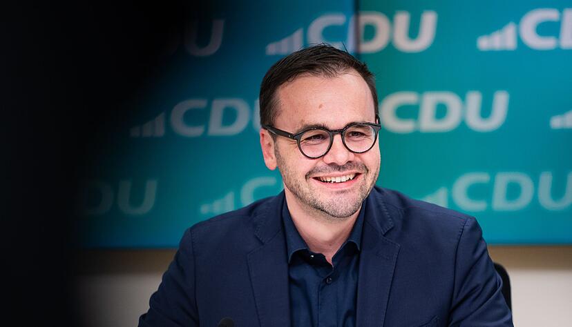 CDU-Fraktionschef Jan Redmann steht für Gespräche mit der SPD zur Bildung einer neuen Regierung bereit. CDU-Fraktionschef Jan Redmann steht für Gespräche mit der SPD zur Bildung einer neuen Regierung bereit.