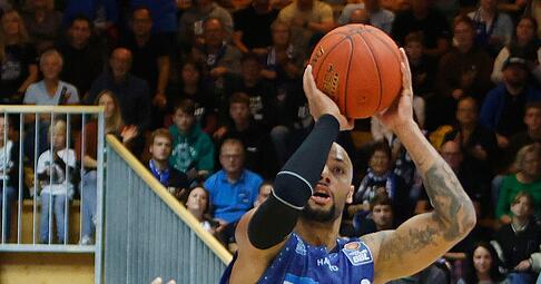 Merlins-Kapitän Moe Stuckey hat gegen Koblenz bei seinem Team etwas den Fokus vermisst. Merlins-Kapitän Moe Stuckey hat gegen Koblenz bei seinem Team etwas den Fokus vermisst.