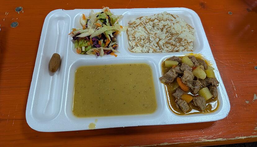 F&uuml;r jeden gab es zum Sonnenuntergang eine Mahlzeit.