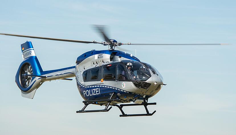 Die Polizei sucht einen Mann per Hubschrauber. (Symbolbild)