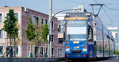 Bei einem Unfall an einer Stra&szlig;enbahnhaltestelle wurde eine Person lebensgef&auml;hrlich verletzt. (Symbolbild)