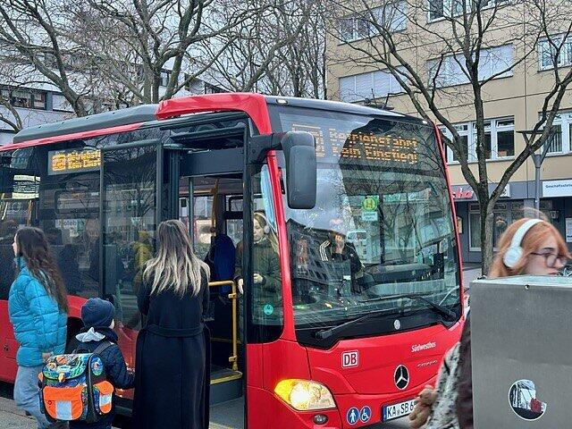 Nicht betroffen vom Streik sind Regionalbusse, die von anderen Unternehmen betrieben werden.