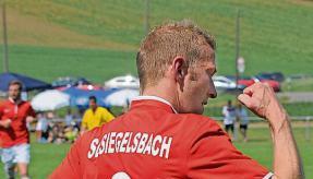 Siegerfaust: Markus Skamrahl, Coach des SC Siegelsbach.Foto: Klaus Krüger Siegerfaust: Markus Skamrahl, Coach des SC Siegelsbach.Foto: Klaus Krüger