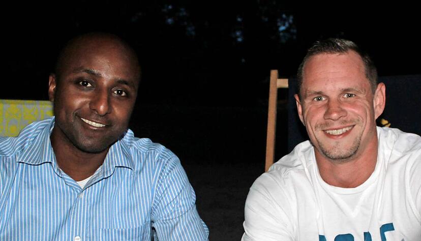 Genie&szlig;en den Sommerabend: Michael Schmidt (links) und Florian Schymura.