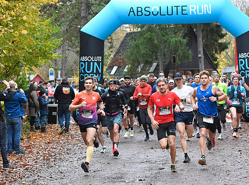 Läufer starten motiviert in den Gaffenberglauf 2025 in Heilbronn.