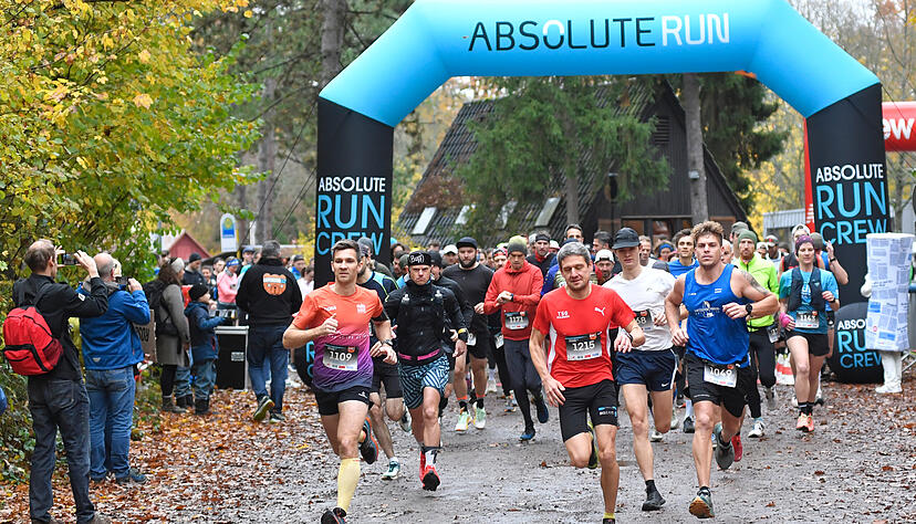 Läufer starten motiviert in den Gaffenberglauf 2025 in Heilbronn.
