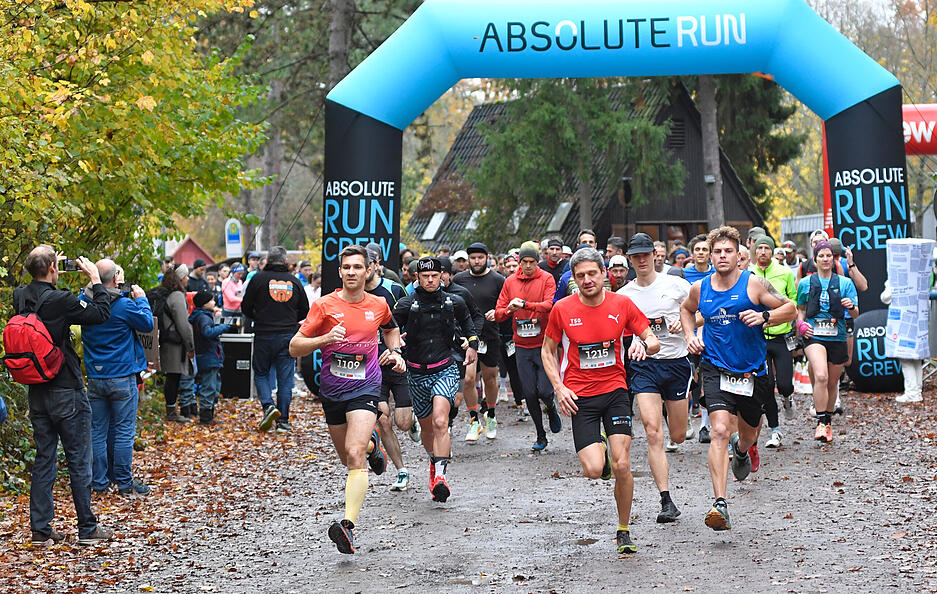 Läufer starten motiviert in den Gaffenberglauf 2025 in Heilbronn. Läufer starten motiviert in den Gaffenberglauf 2025 in Heilbronn.