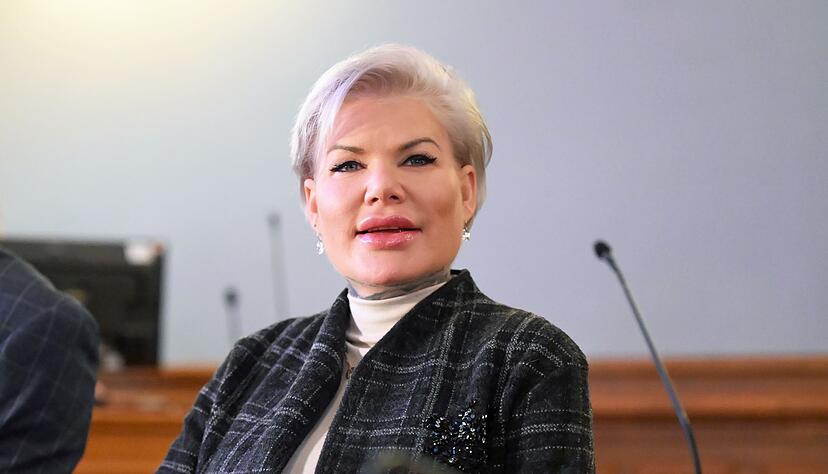 Bei ihr gefundene Drogen sollen einer Bekannten gehört haben. Bei ihr gefundene Drogen sollen einer Bekannten gehört haben.