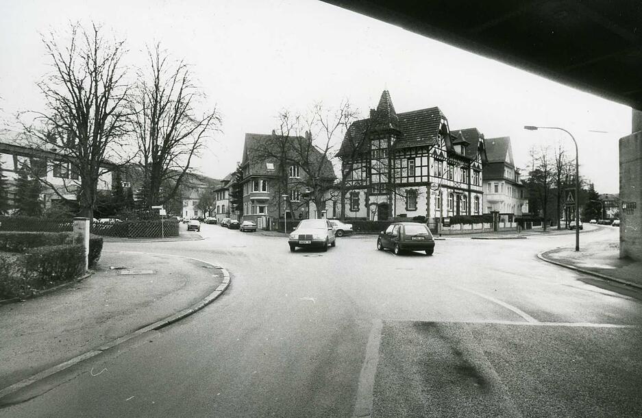 Das schmucke Gebäude liegt am Kreuzungsbereich Pfühlstraße/Villmatstraße/Guido-Hauck-Straße. Aufnahme aus dem Jahr 1992.