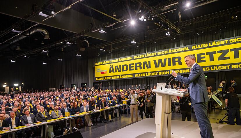 Lindner gibt sich in seiner Rede k&auml;mpferisch.