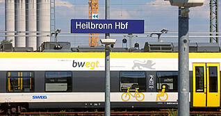 Regionalzug in Heilbronn: Die zentrale Schienenachse der Region ist ein Dauer&auml;rgernis.