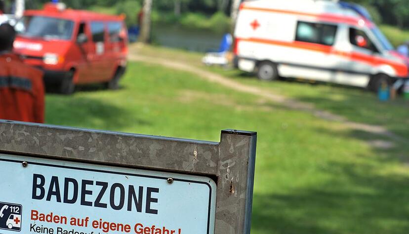 Die gefährlichsten Badestellen im Südwesten bleiben weiterhin Flüsse und Seen. Foto: Archiv/dpa