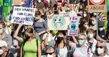 Protest auf der Allee &minus; etwa 800 Menschen nahmen am Freitag am Klimastreik in Heilbronn teil.
Foto: Andreas Veigel