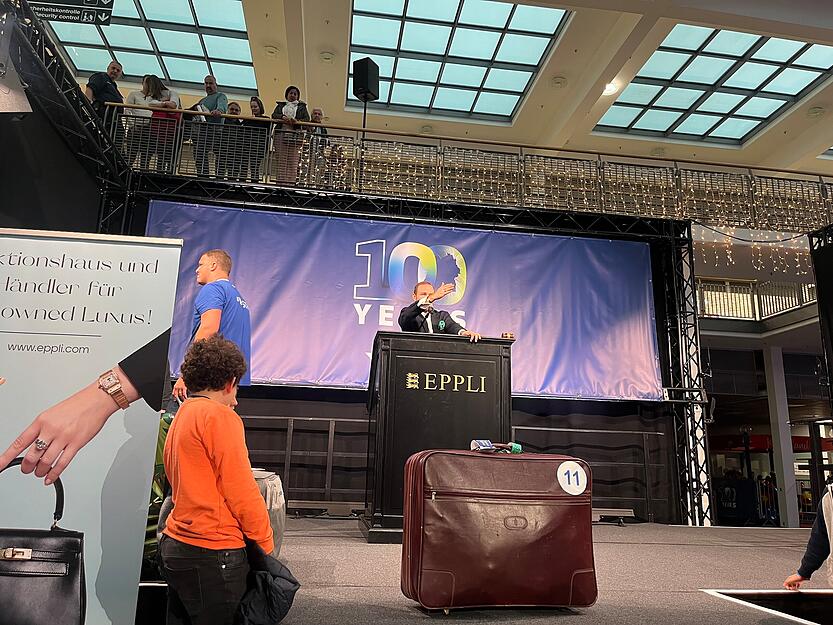 Durchgeführt wurde die Versteigerung vom Stuttgarter Auktionshaus Eppli. Durchgeführt wurde die Versteigerung vom Stuttgarter Auktionshaus Eppli.