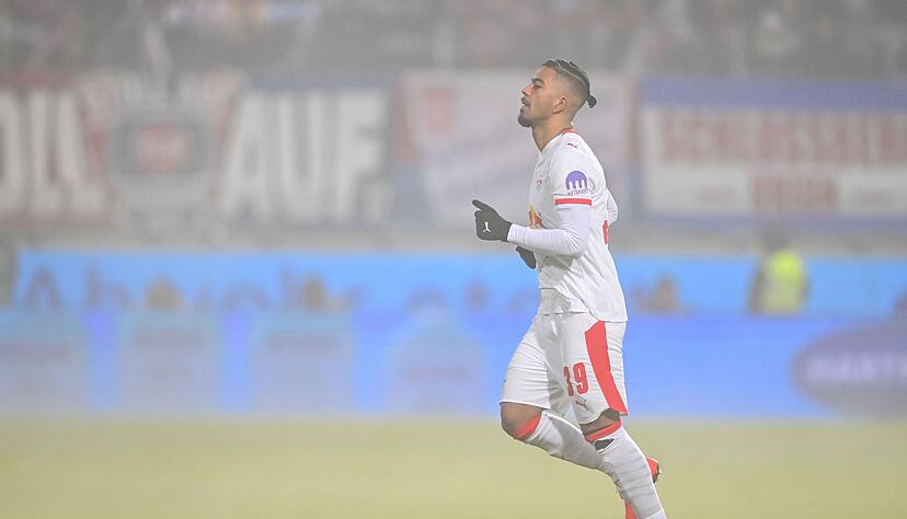 Emotionales Comeback: Benjamin Henrichs kann wieder Fu&szlig;ball spielen.