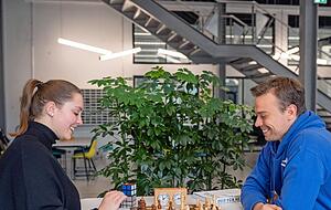 In den Pausen spielt Katharina Hammerschmidt auch mal Schach. In den Pausen spielt Katharina Hammerschmidt auch mal Schach.