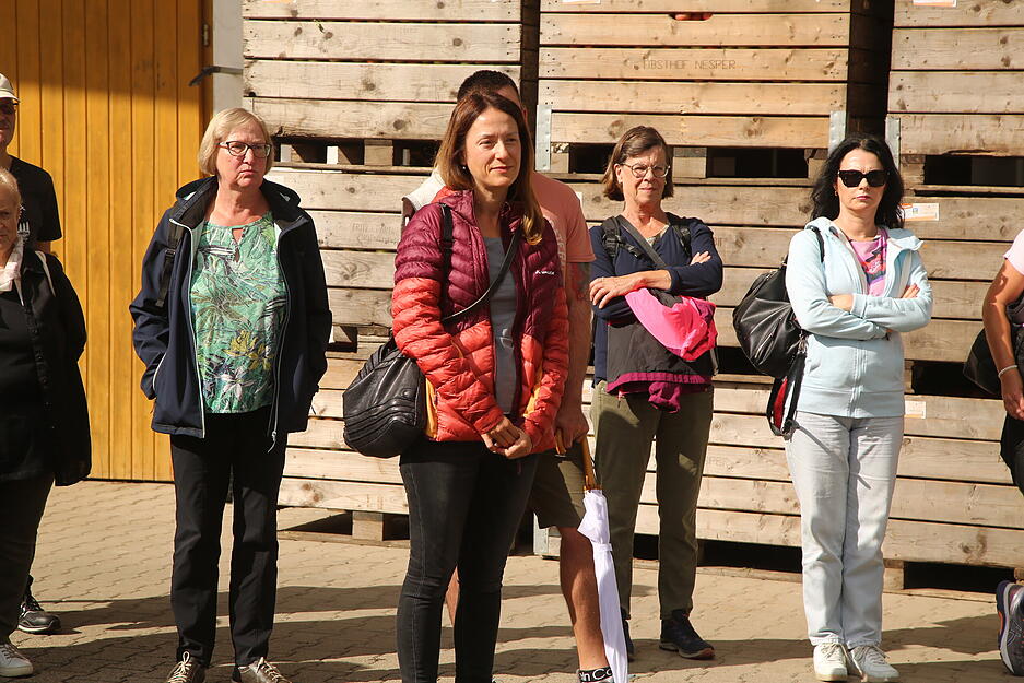 Besucher der Heilbronner Stimme zu Besuch im Obsthof Wino Bio.