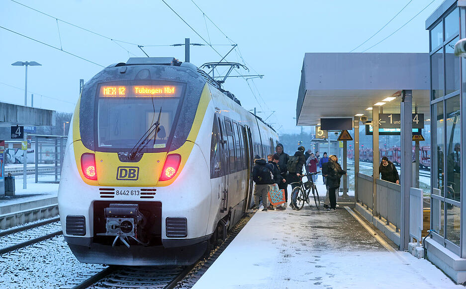 Die Deutsche Bahn weist jedoch zus&auml;tzlich auf Gl&auml;tte am Bahnsteig hin.