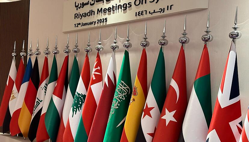 Bei dem Treffen in Riad kamen Vertreter wichtiger Staaten der Region und westlicher Länder zusammen. Auch Syriens De-facto-Außenminister war dabei. Bei dem Treffen in Riad kamen Vertreter wichtiger Staaten der Region und westlicher Länder zusammen. Auch Syriens De-facto-Außenminister war dabei.