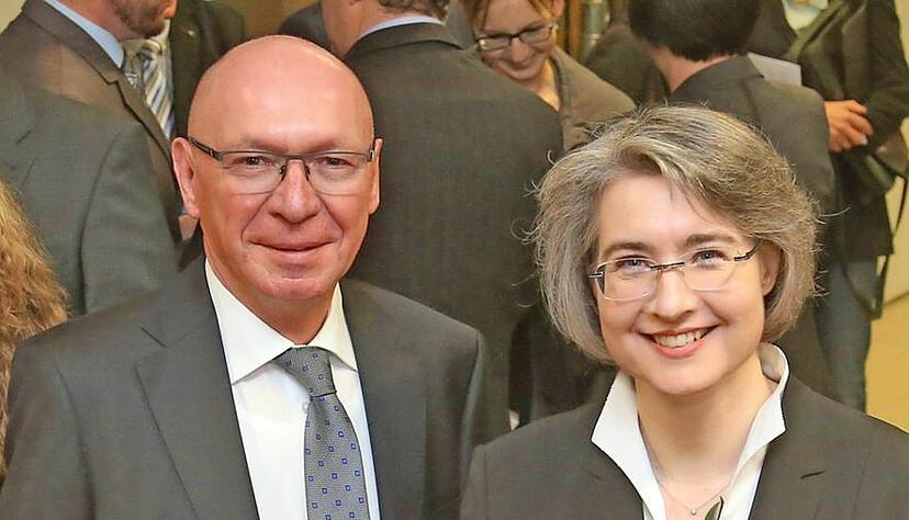 Christina Taylor-Lucas mit Dr. Wilhelm Bruns bei der Feierstunde.Foto: Sawatzki