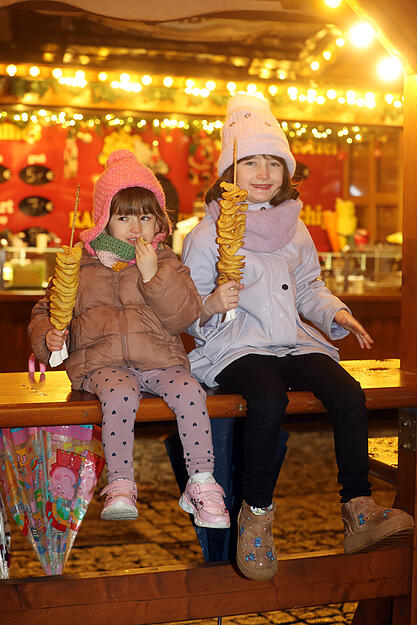 An diversen Ständen auf dem Heilbronner Weihnachtsmarkt warten ganz unterschiedliche Gerichte auf die Besucher. An diversen Ständen auf dem Heilbronner Weihnachtsmarkt warten ganz unterschiedliche Gerichte auf die Besucher.