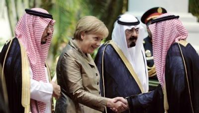 Bundeskanzlerin Merkel (CDU) wird vor dem Palast des Königs in Dschidda (Saudi-Arabien) empfangen. Bundeskanzlerin Merkel (CDU) wird vor dem Palast des Königs in Dschidda (Saudi-Arabien) empfangen.