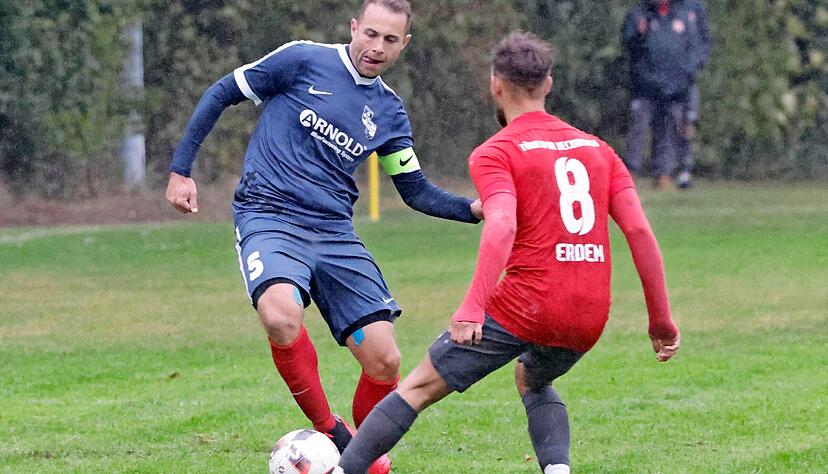 Die SG Sindringen/Ernsbach um Kapit&auml;n Thilo Baier (links) hatte es schon vergangene Saison mit kampf- und spielstarken Neckarsulmern zu tun. 
Foto: Marc Schmerbeck