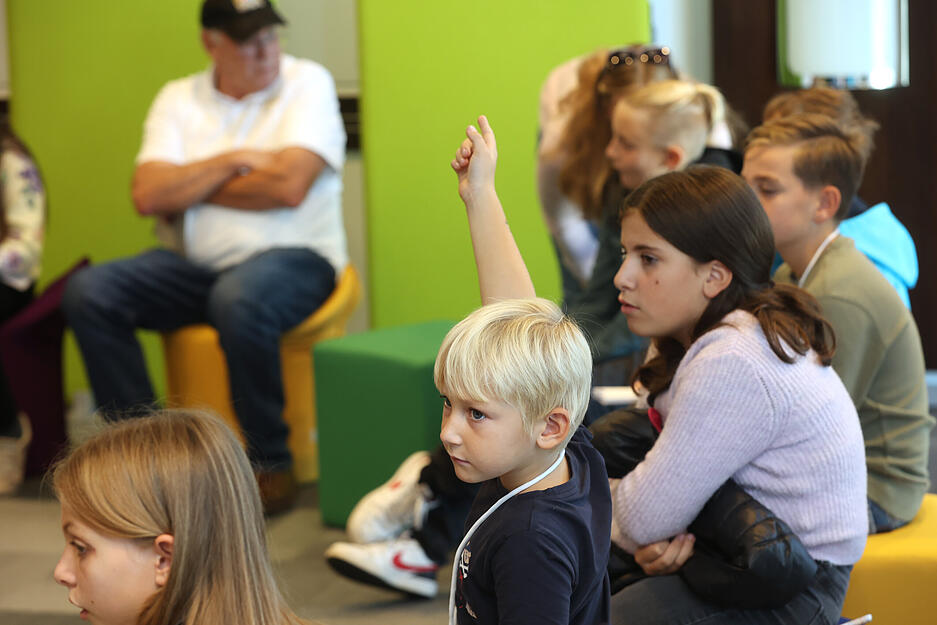 Kinderpressekonferenz mit DTM-Fahrern