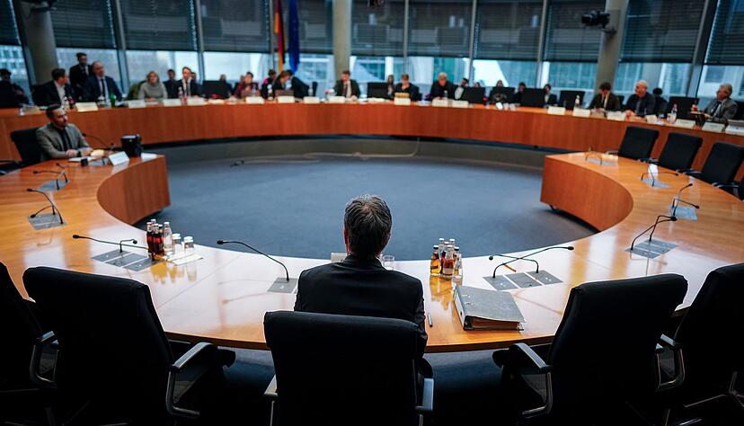 Habeck wurde stundenlang im Ausschuss befragt.