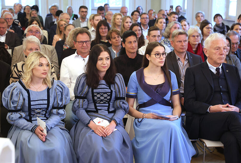 Mit der Wahl endet auch die Amtszeit der beiden Käthchen Enni Wielsch und Franziska Maurer. Letztere konnte an dem Wahlabend nicht dabei sein.