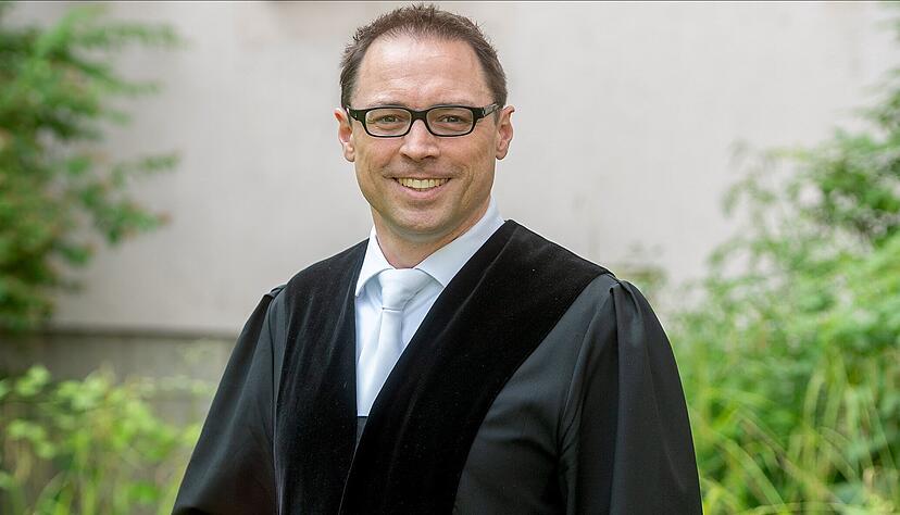 Alexander Lobmüller ist seit 2022 Vorsitzender Richter am Landgericht Heilbronn und führt eine große Strafkammer. Alexander Lobmüller ist seit 2022 Vorsitzender Richter am Landgericht Heilbronn und führt eine große Strafkammer.