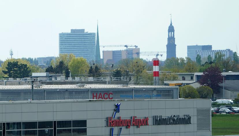 Am Airport Hamburg war es wegen eines Kerosin-Lieferengpasses zu Verspätungen und Flugausfällen gekommen. (Archivbild)